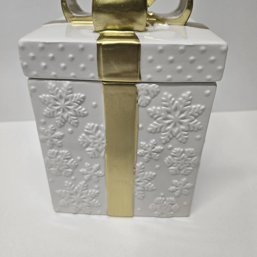 White and Gold Gift Box Cookie Jar / Canistet With Snoeflakes Pattern